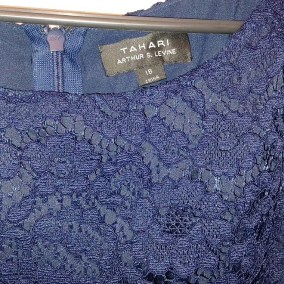 Tahari Womens Size 18 Navy Blue Floral Lace Shift Dress Sleeveless Cocktail - Picture 3 of 4